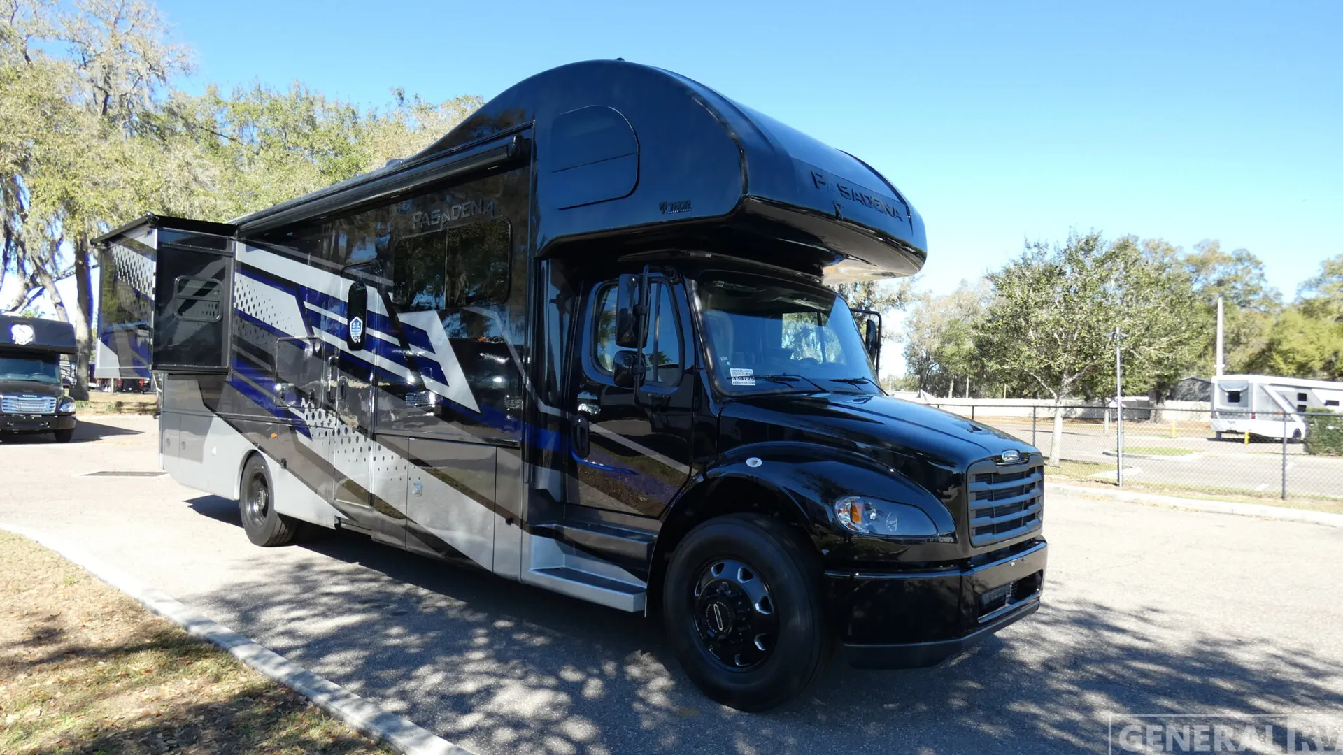 2026 Thor Motor Coach Pasadena 34XG - Photo 2