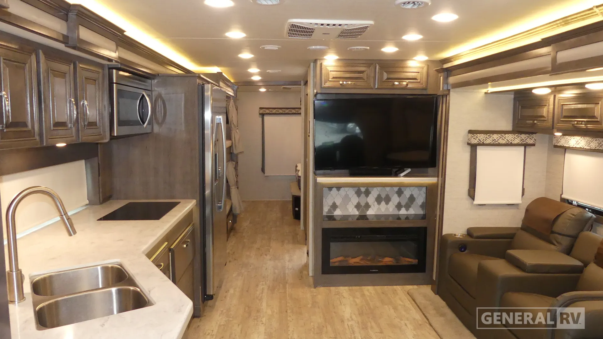 2022 Jayco Seneca 37L - Photo 3