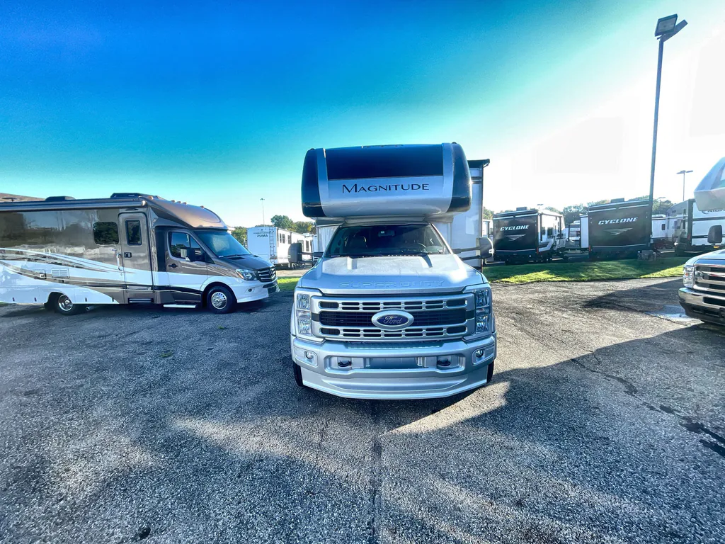 2024 Thor Motor Coach Magnitude RS36, Photos photo 4