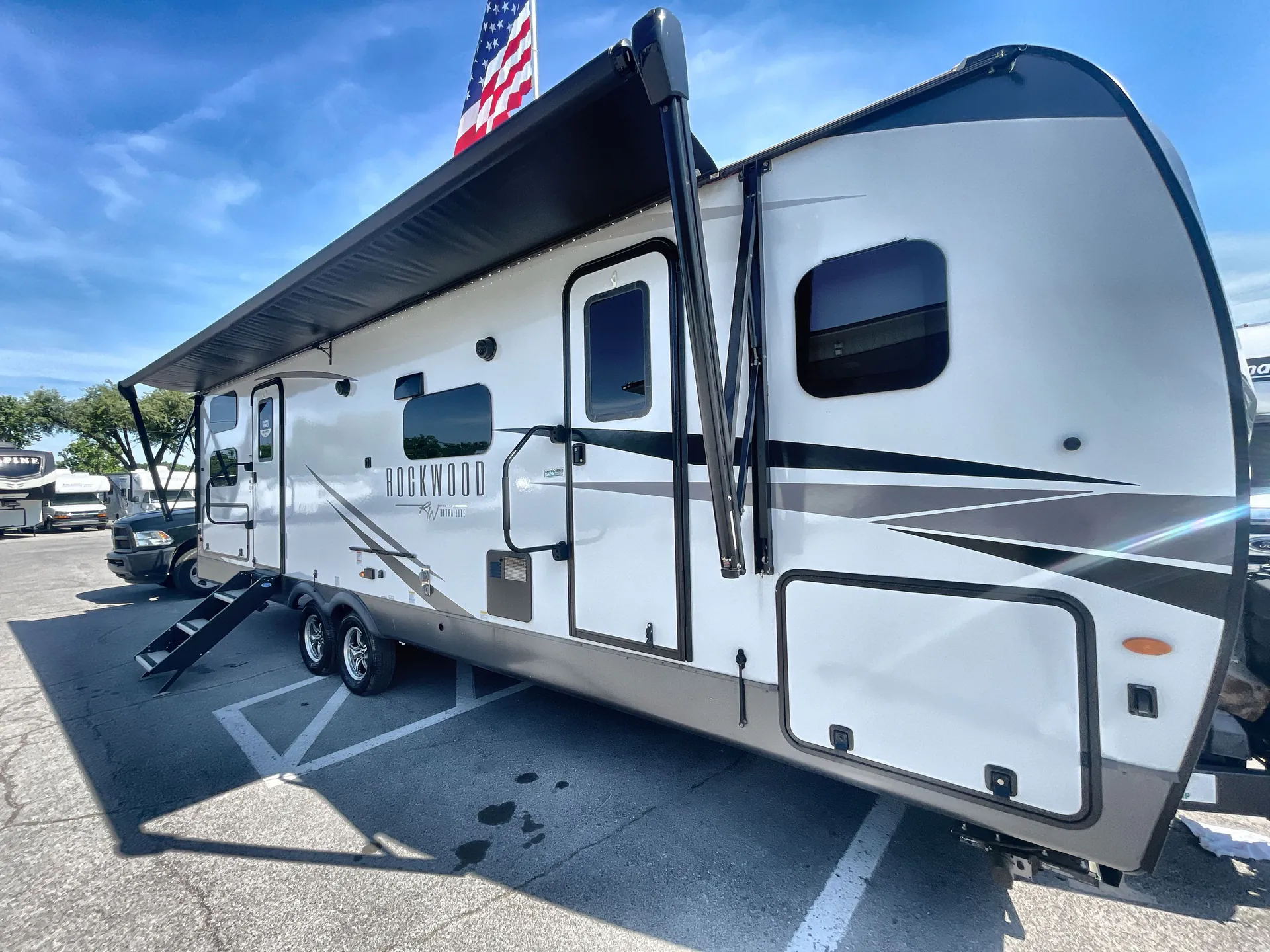 2024 Forest River Rockwood Ultra Lite 2706WS — campside