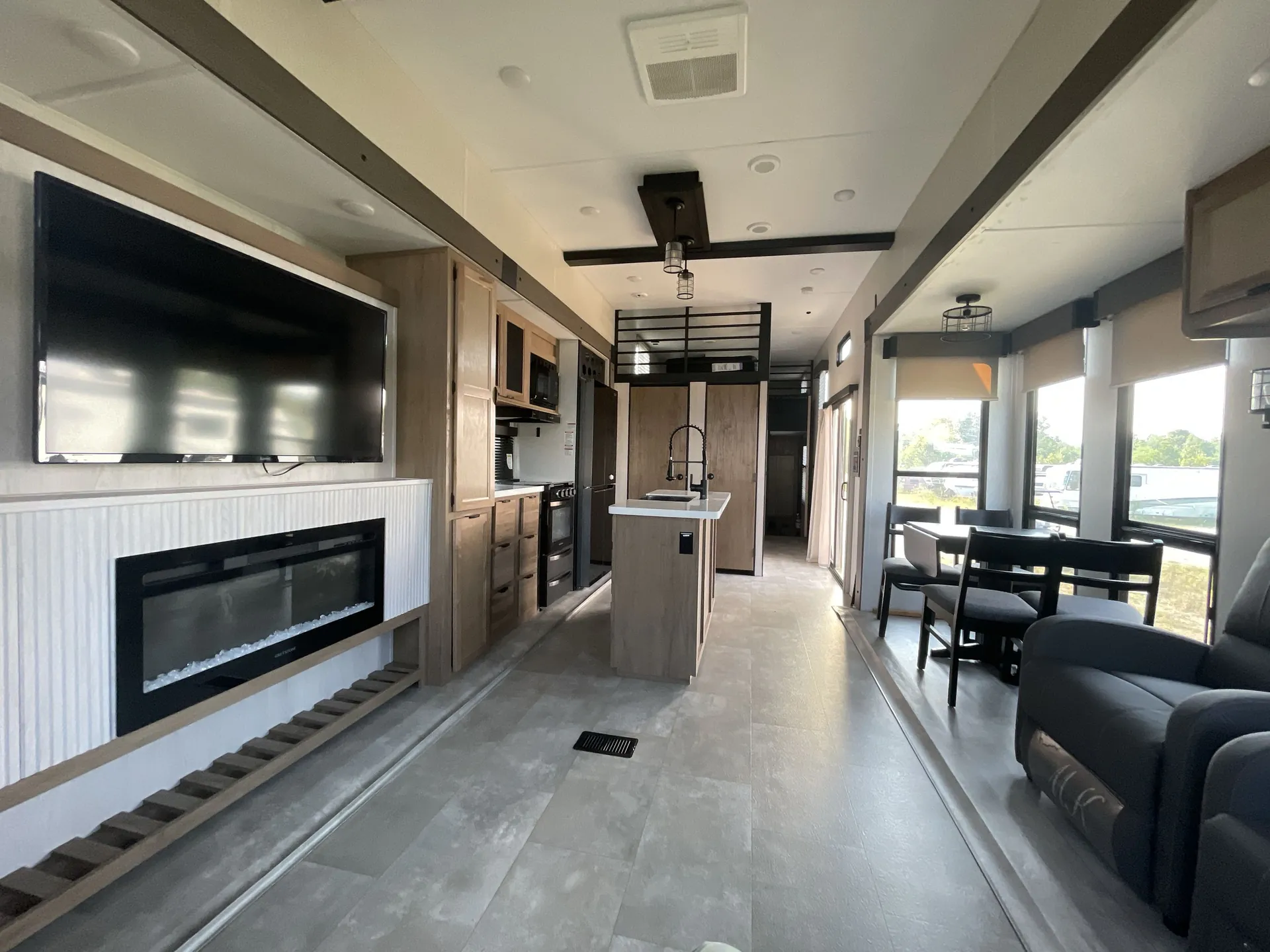 2024 Forest River Cherokee Timberwolf Black Label 39DLBL — living area main