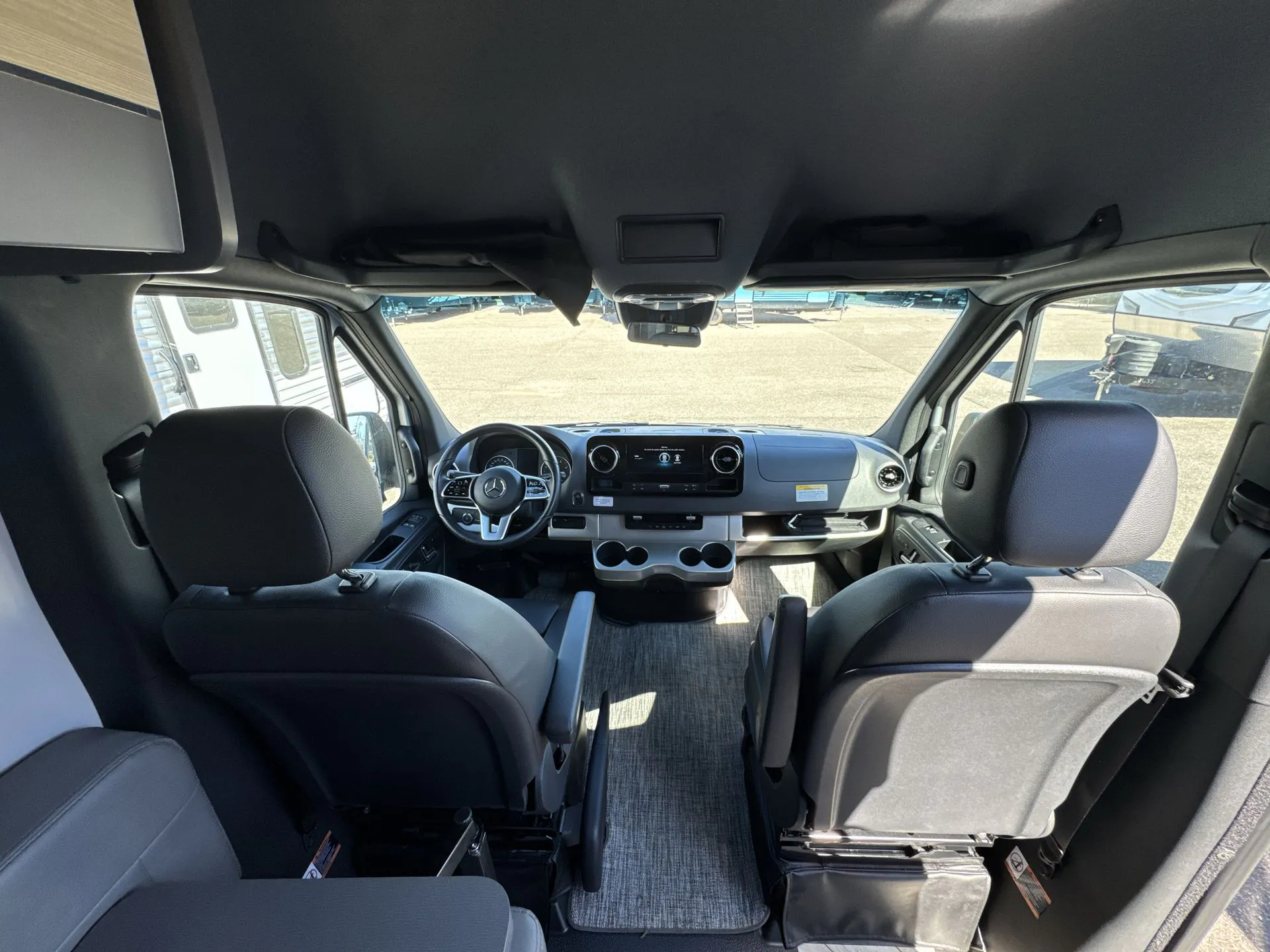 2024 Thor Motor Coach Sanctuary 19L - Photo 4