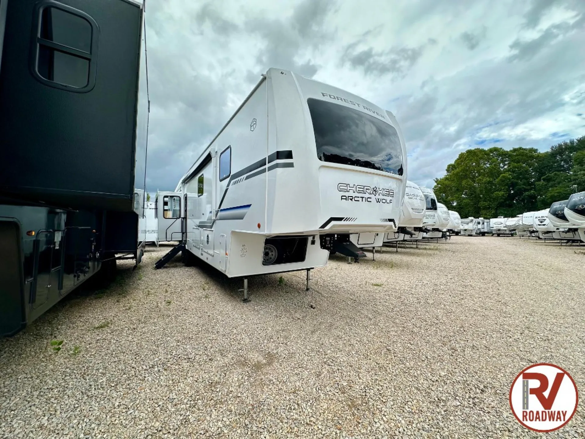 2026 Forest River Cherokee Arctic Wolf 3650SUITE - Photo 2