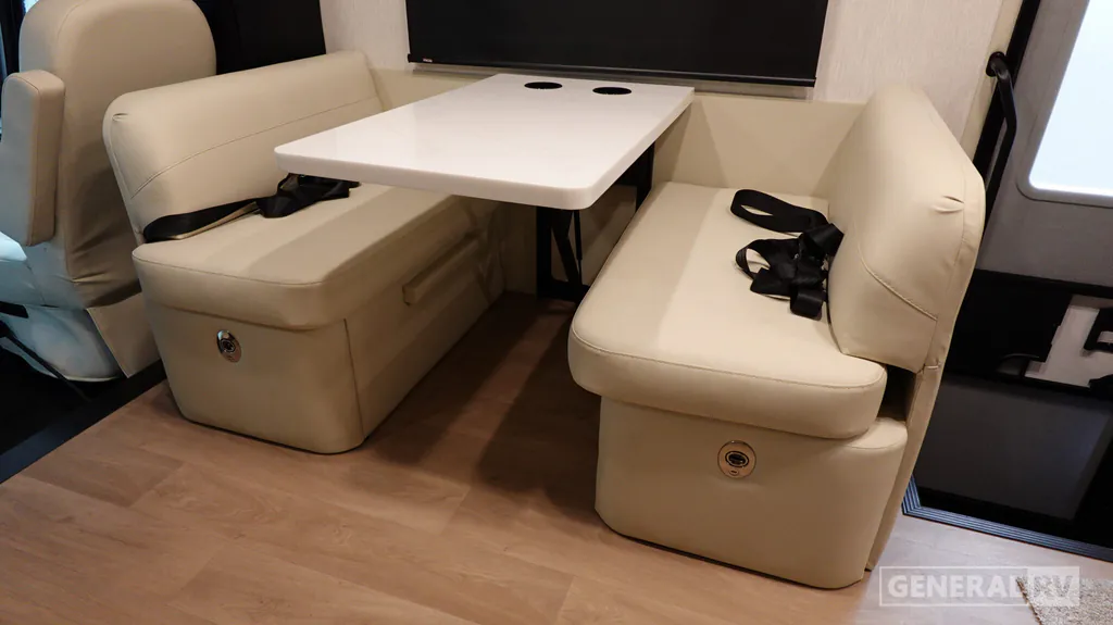 2027 Nexus Ghost 33DS, Photos photo 16