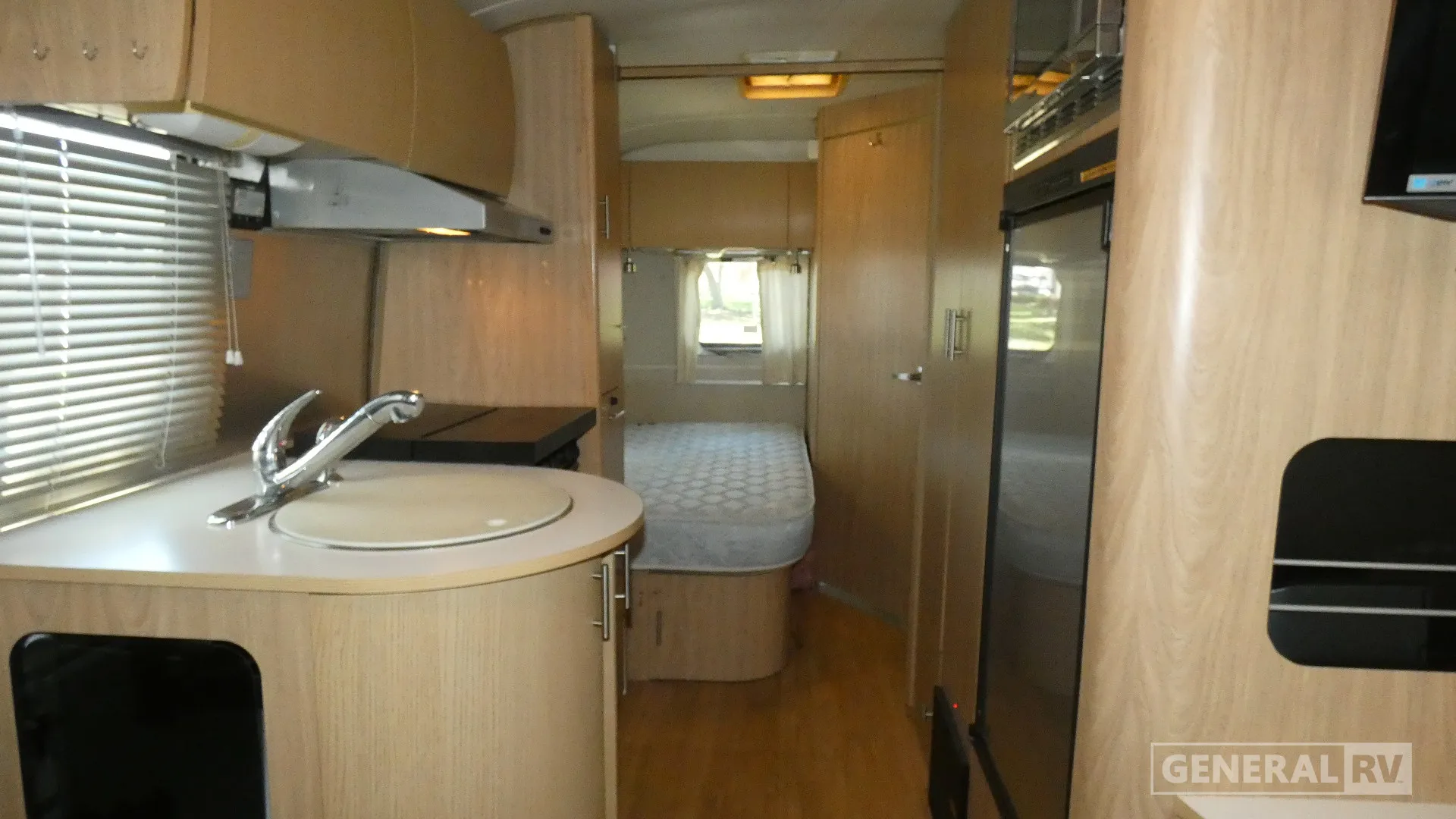 2006 Airstream Safari 23 - Photo 3
