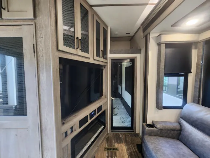 2021 Keystone Raptor 429, Photos photo 36