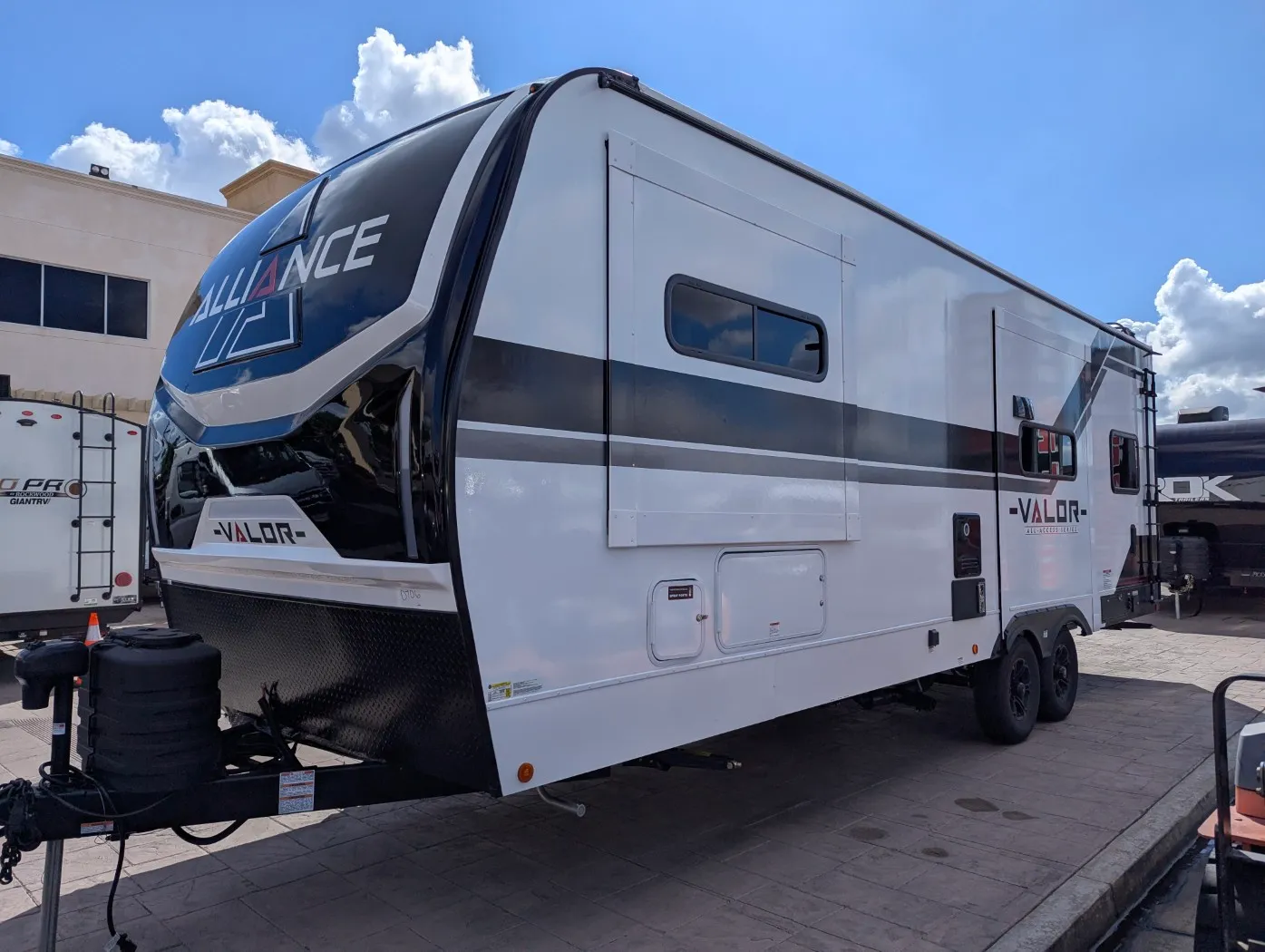 2026 Alliance RV Valor 27T14 - Photo 4