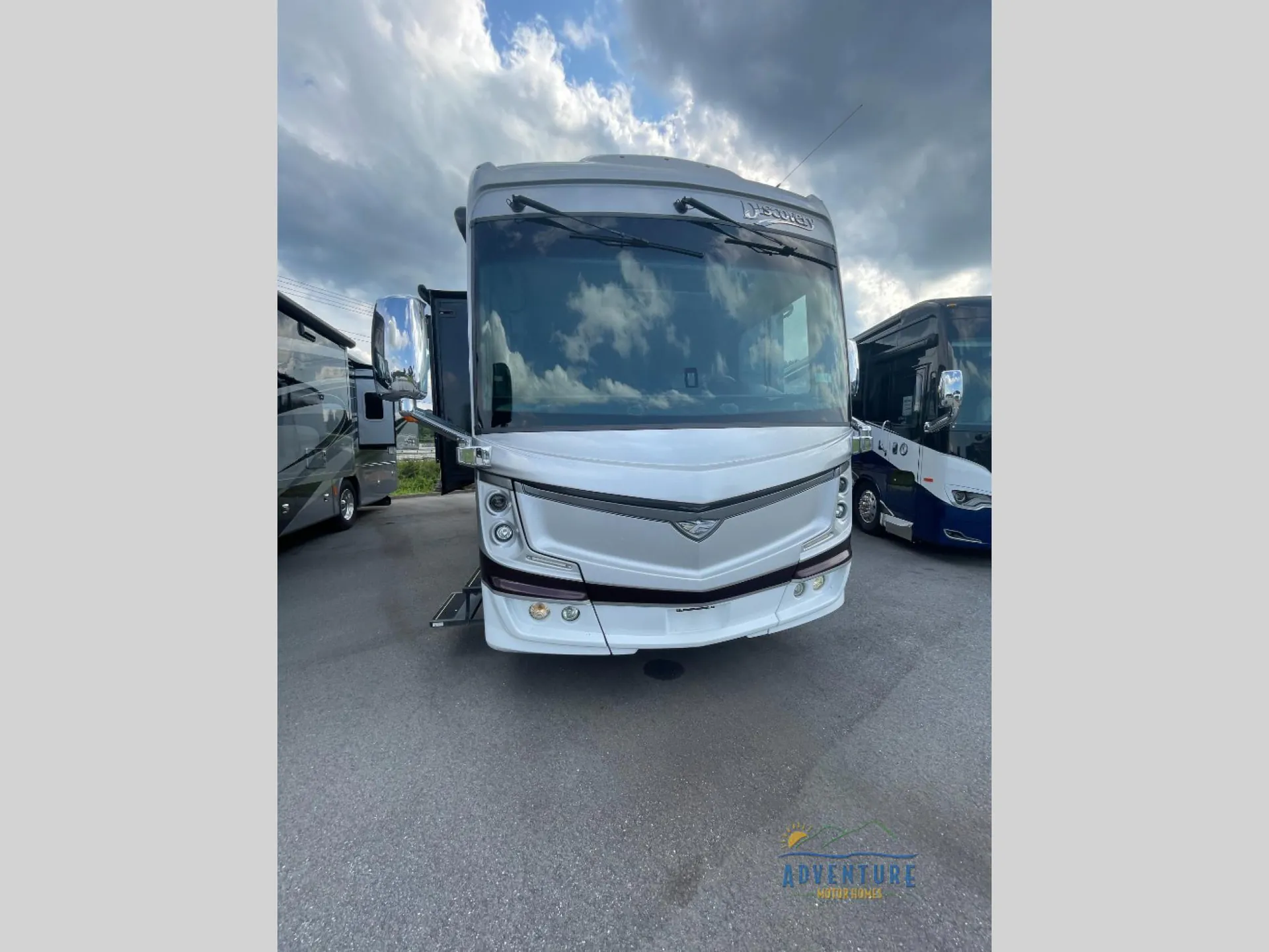 2021 Fleetwood Discovery 38F - Photo 3