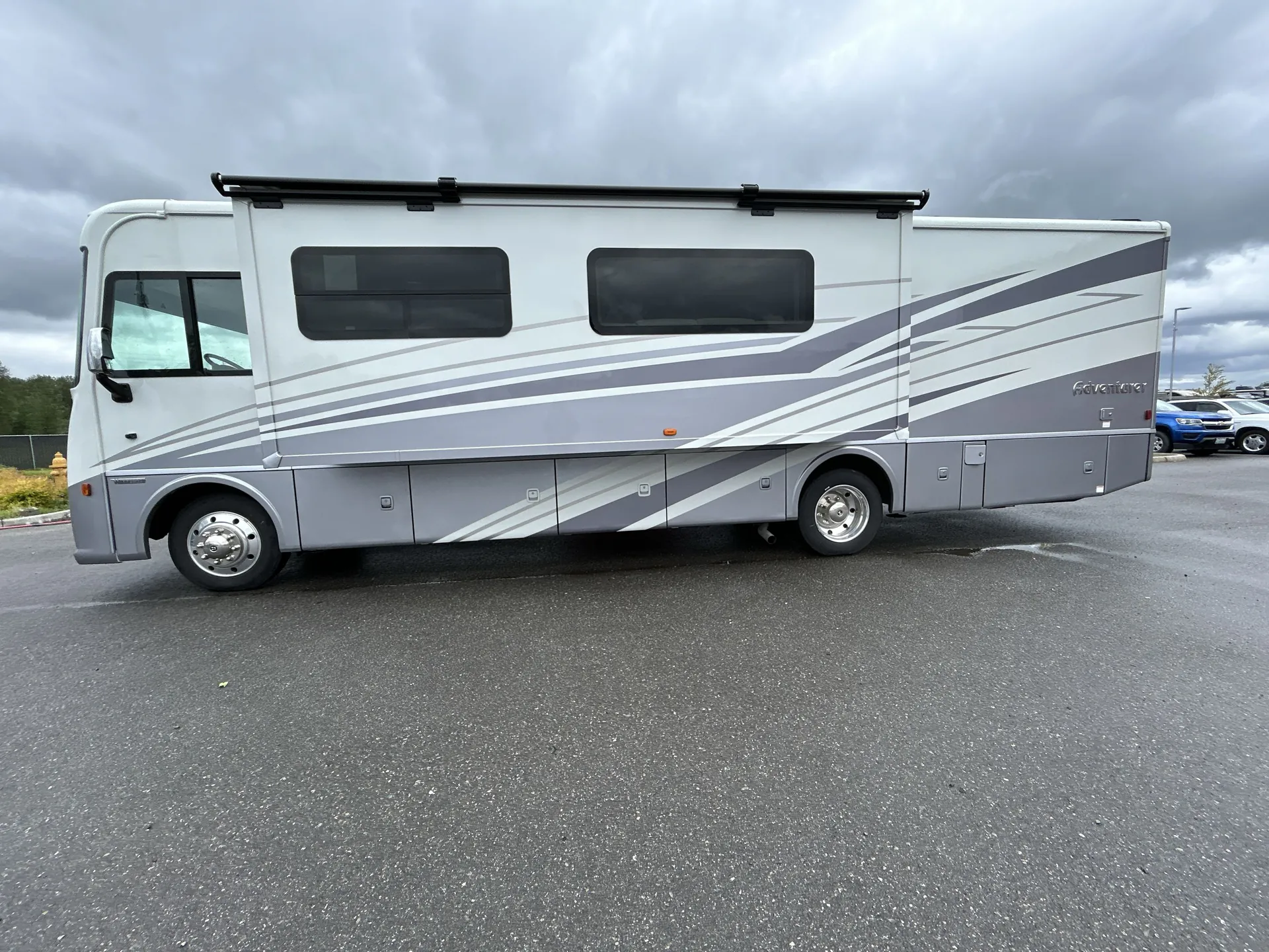 2025 Winnebago Adventurer 34W — off campside