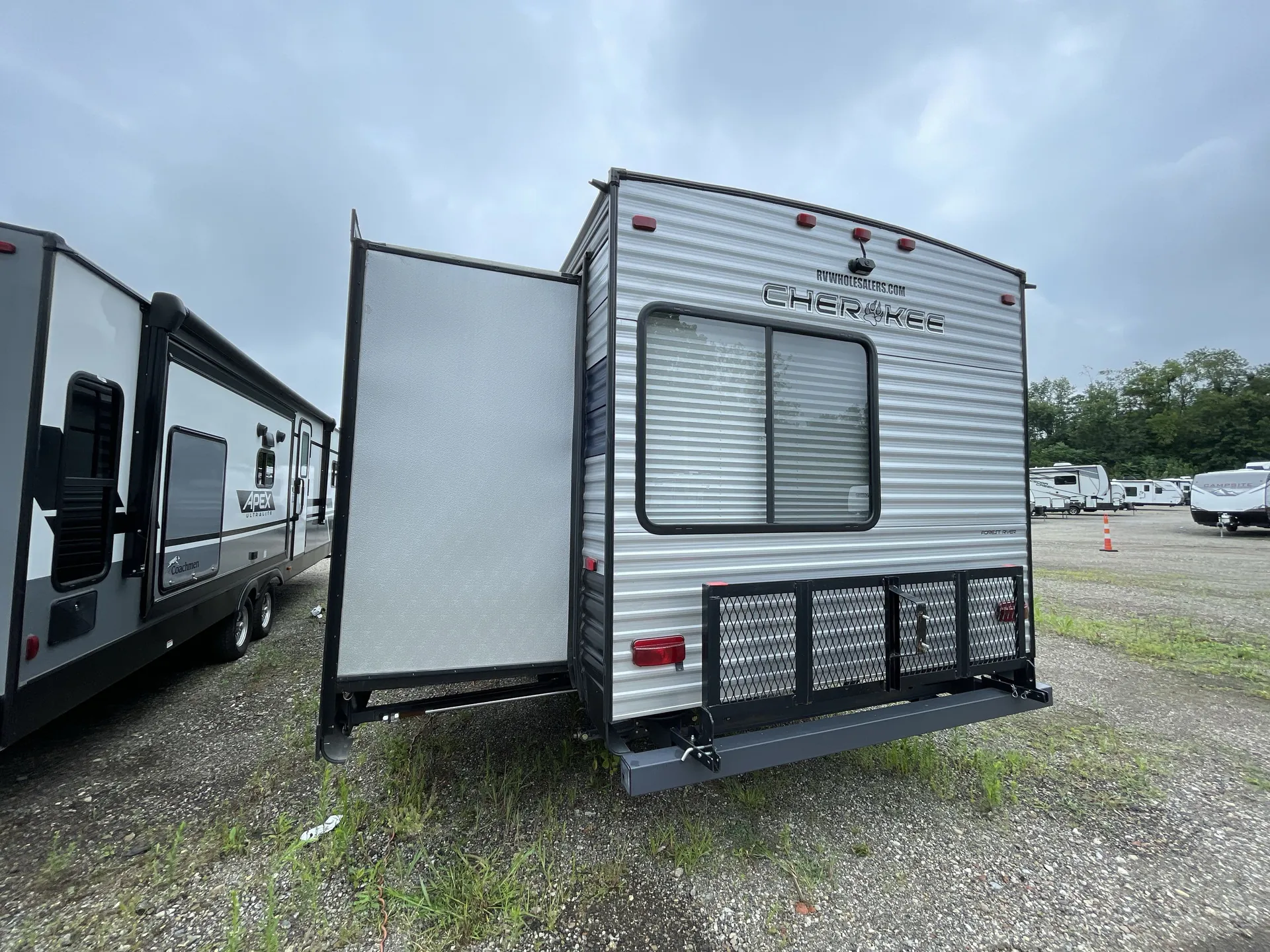 2022 Forest River Cherokee 294BH — backside
