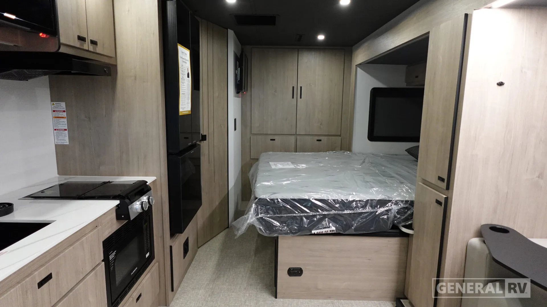 2026 Grand Design Lineage Series M 25FW - Photo 3