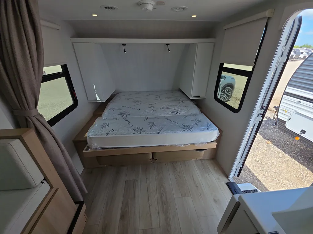 2027 Winnebago Micro Minnie 2108DS, Photos photo 18
