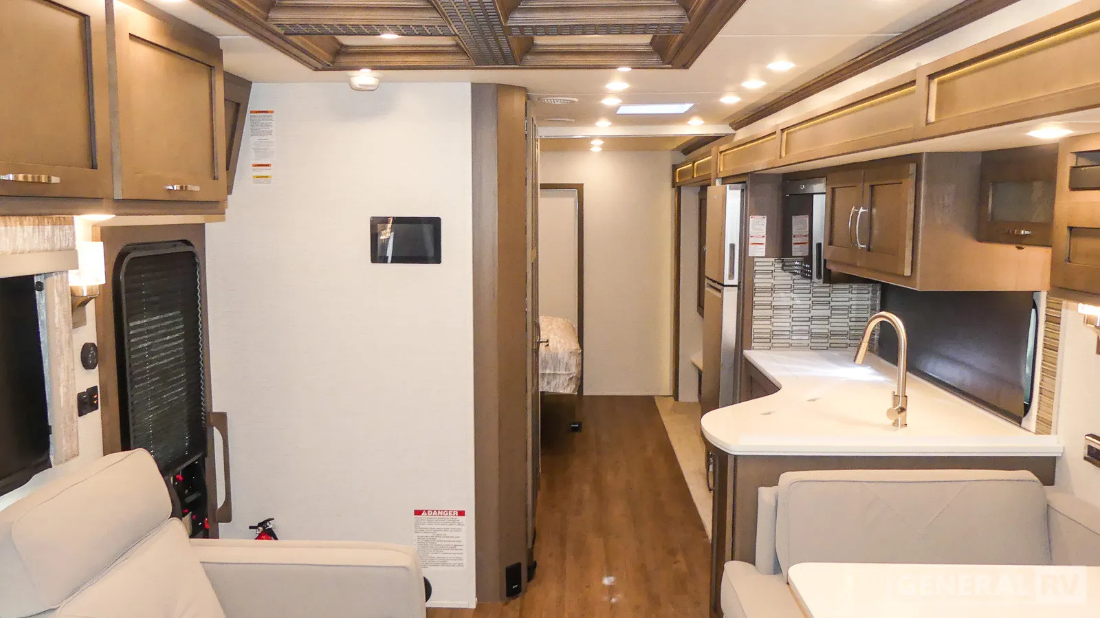 2026 Newmar Canyon Star 3947 - Photo 3