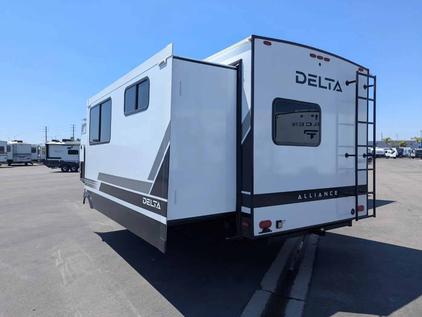 2027 Alliance RV Delta 321BH - Photo 4