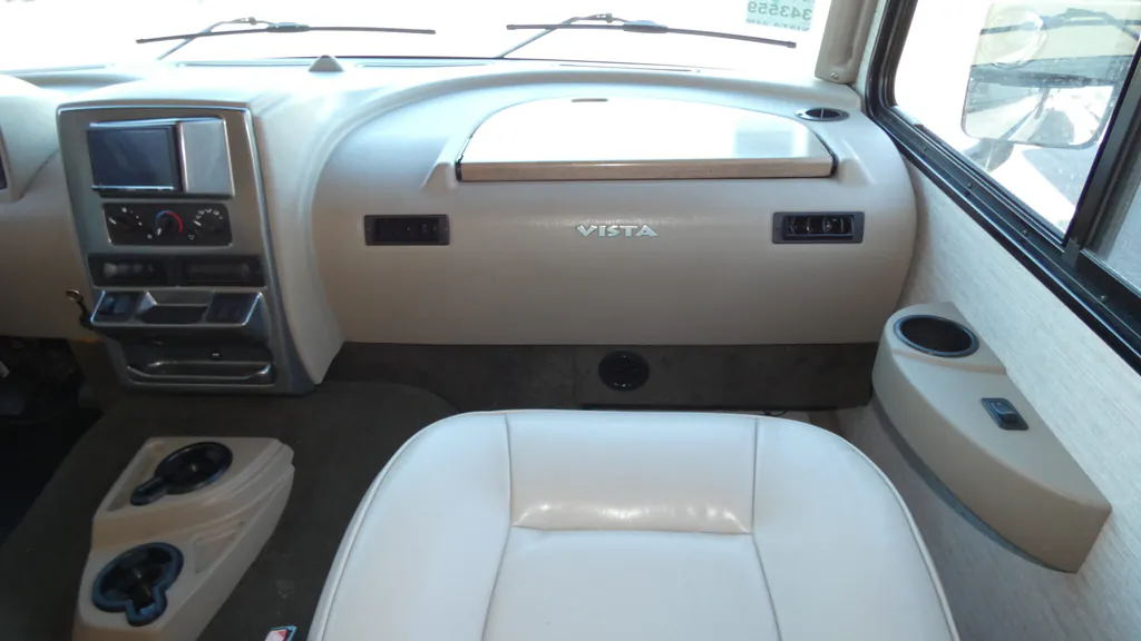 2022 Winnebago Vista 32M, Photos photo 11