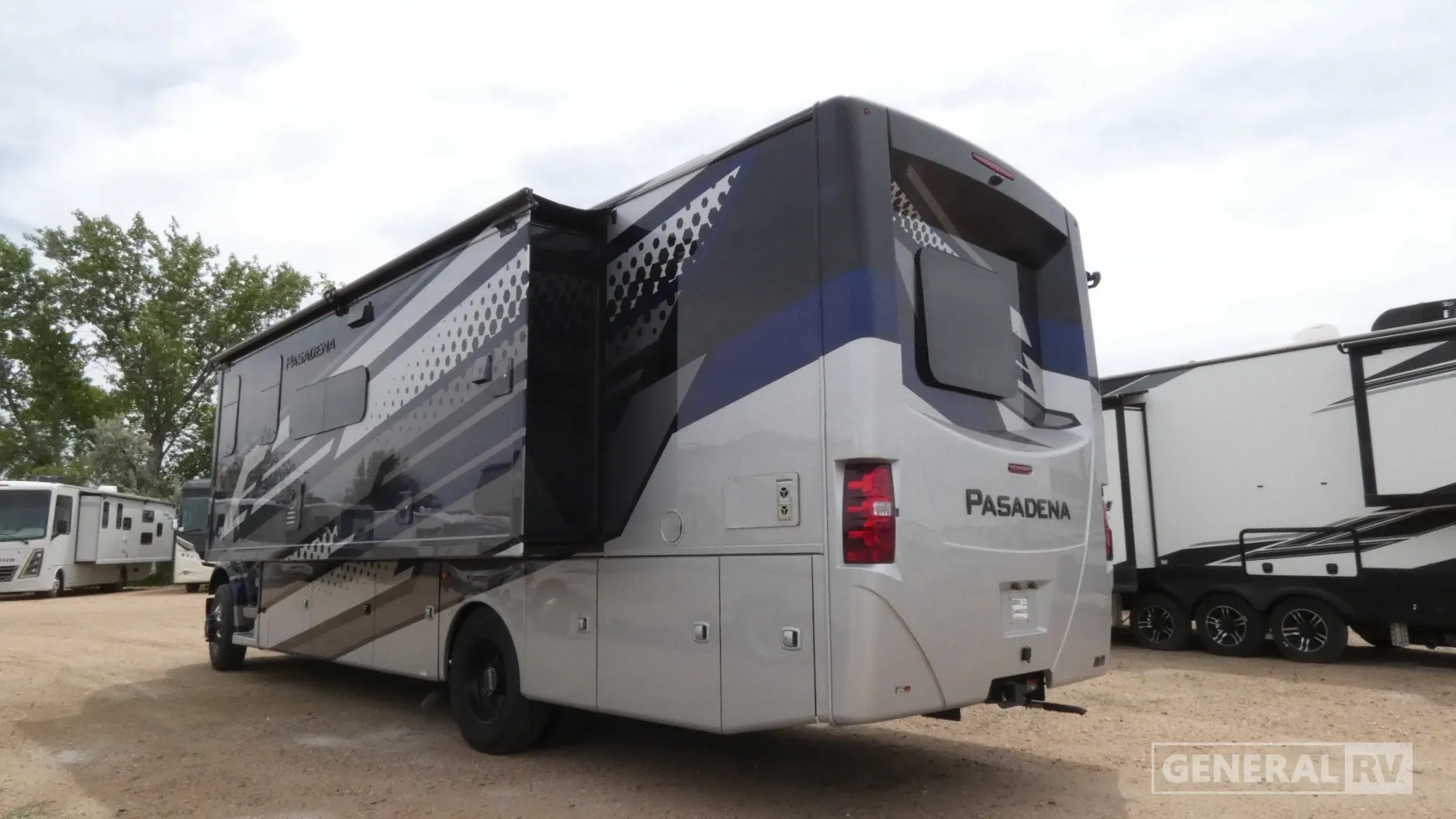 2027 Thor Motor Coach Pasadena 34XG - Photo 4
