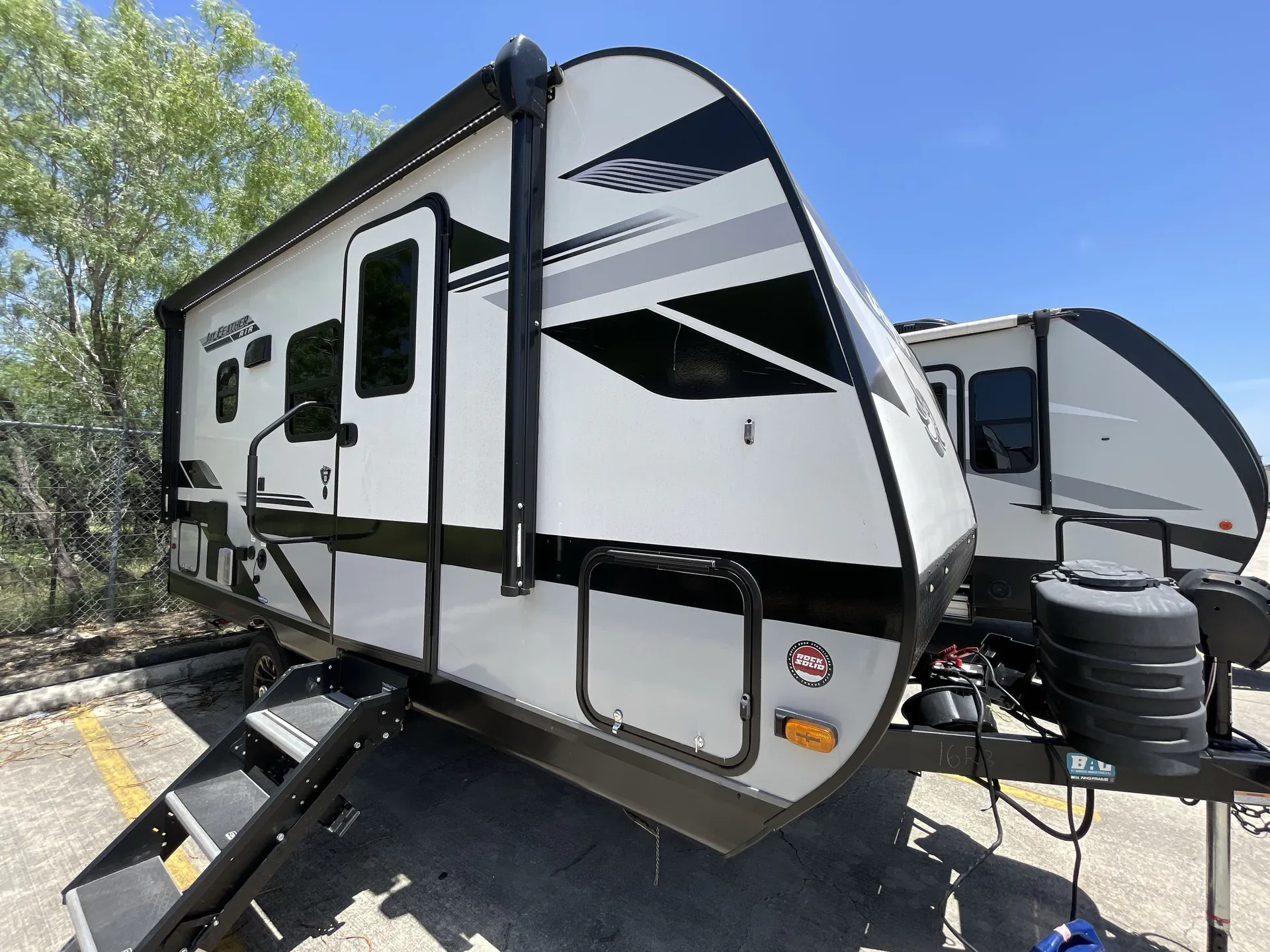 2025 Jayco Jay Feather Air 16RB - Photo 2