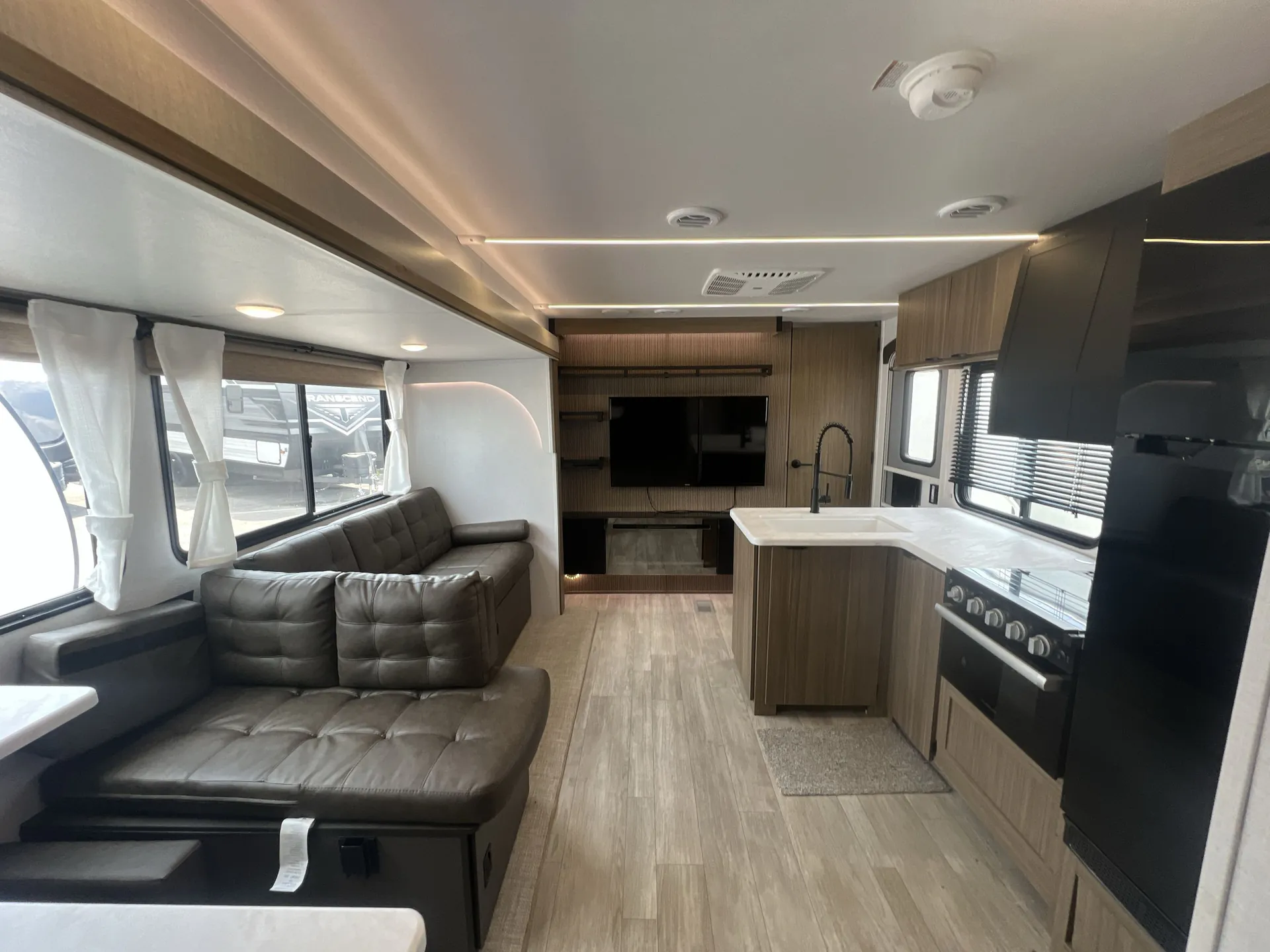 2025 Forest River Wildwood 31KQBTS — living area main