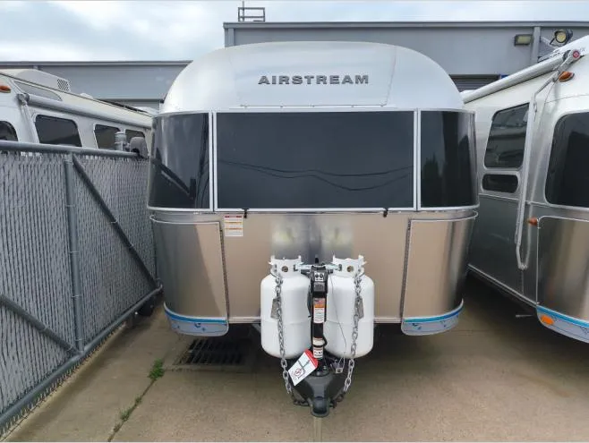 2026 Airstream International 28RB - Photo 3