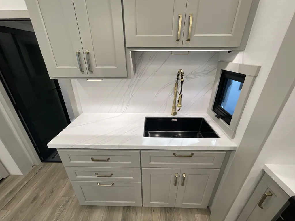2026 Brinkley Model G 3950, Photos photo 15