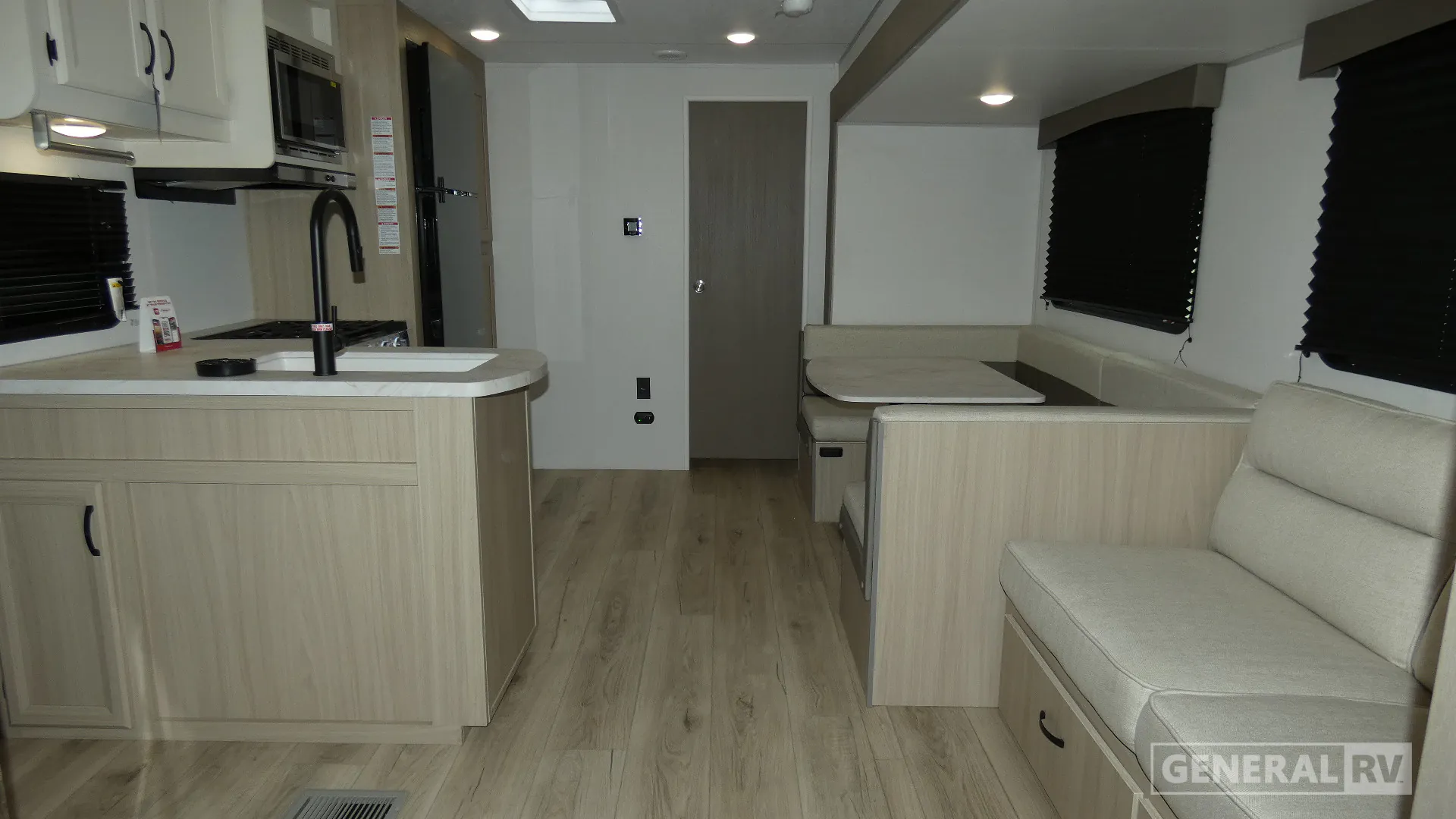 2027 Coachmen Clipper 282TQS - Photo 3