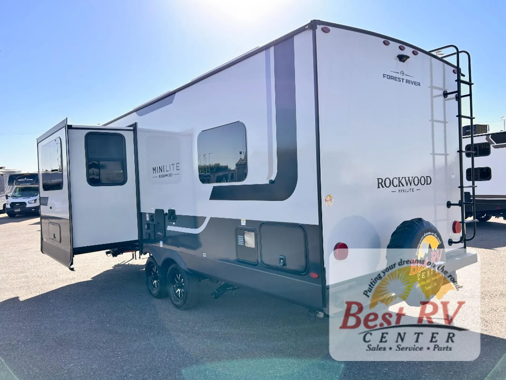 2027 Forest River Rockwood Mini Lite 2506FK — Photo 7