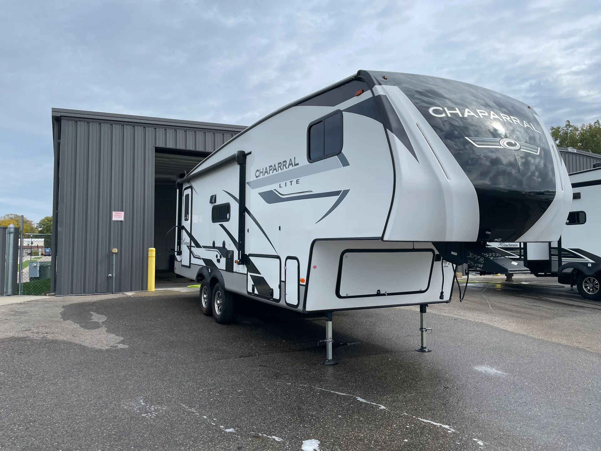 2023 Coachmen Chaparral Lite 25RE - Photo 2