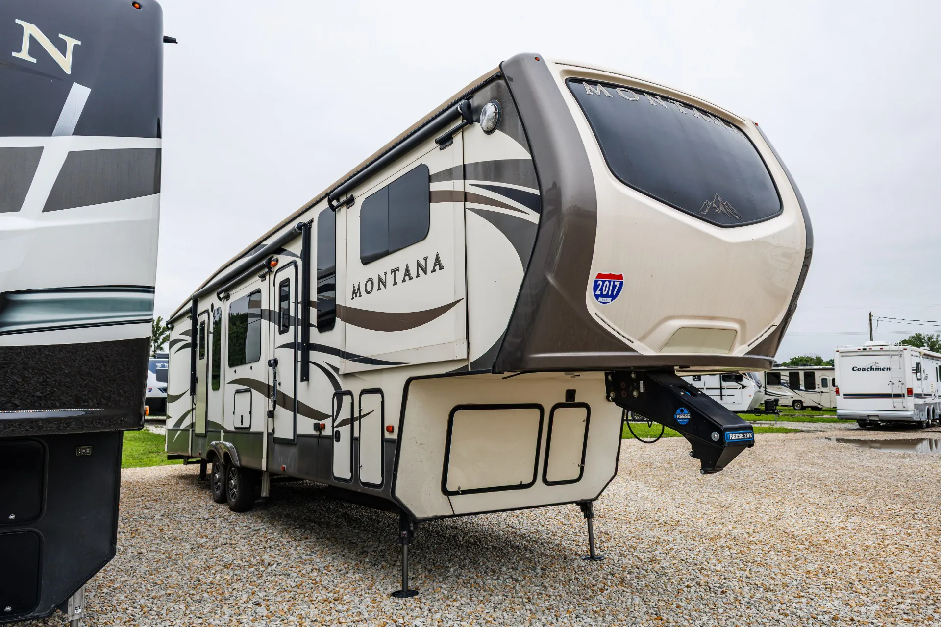 2017 Keystone Montana 3730FL - Photo 2