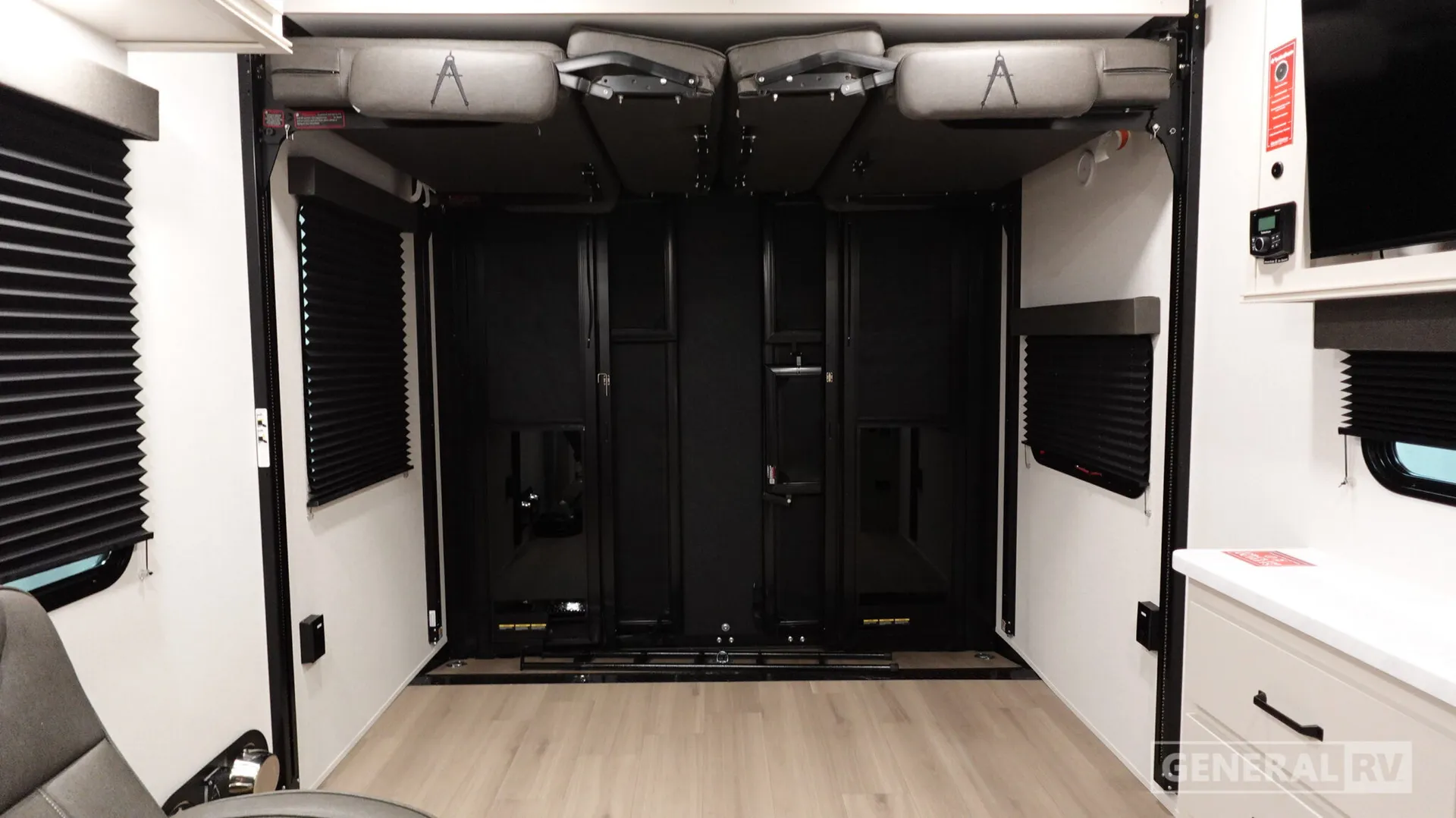 2026 Grand Design Momentum G-Class 27G - Photo 3