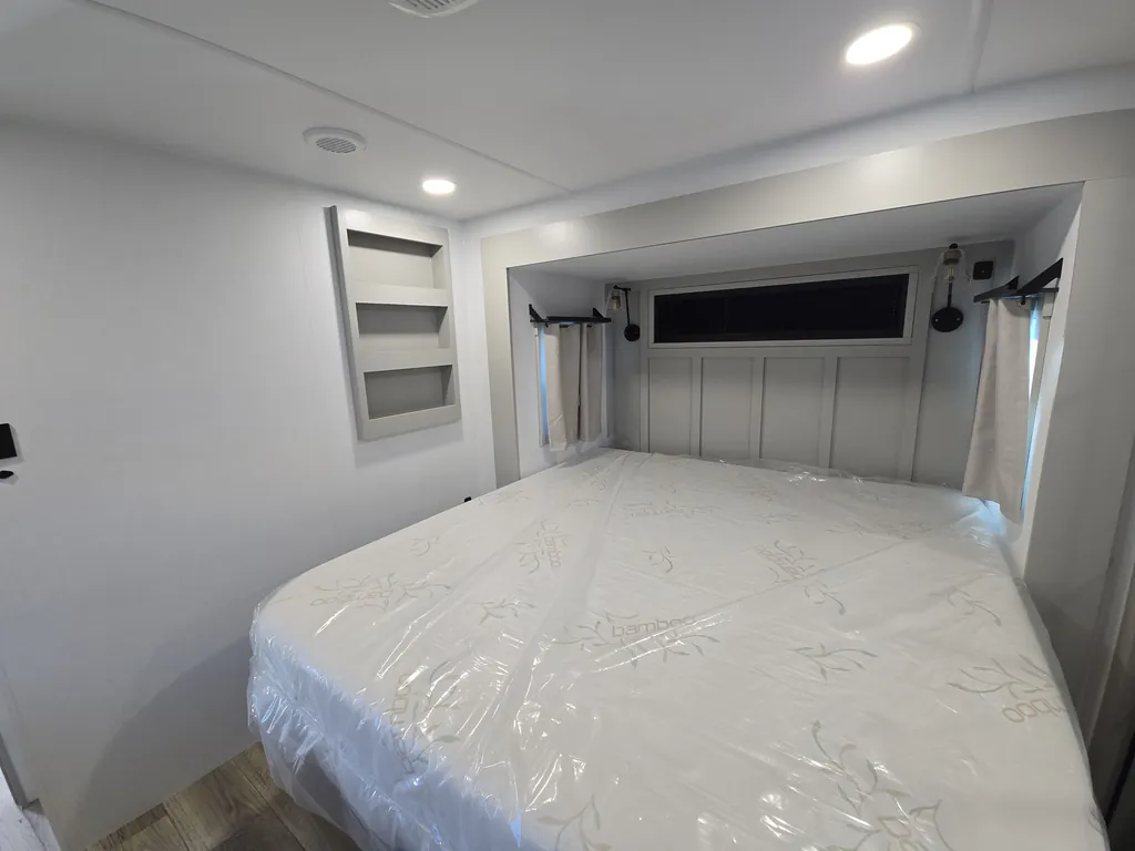 2026 Brinkley Model G 3520, Photos photo 25