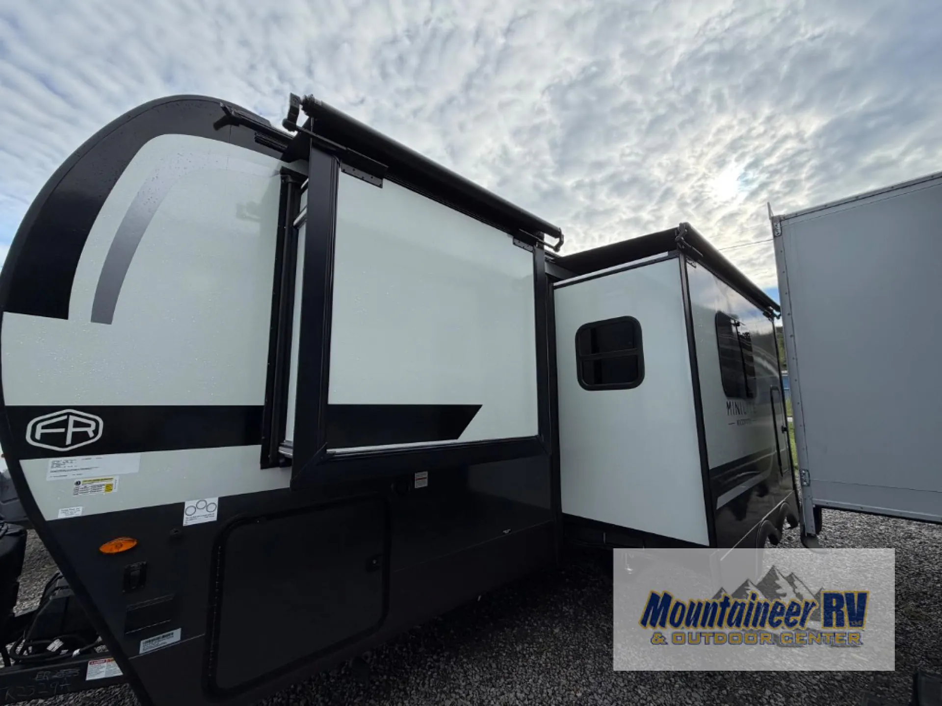 2027 Forest River Rockwood Mini Lite 2513S — Photo 6