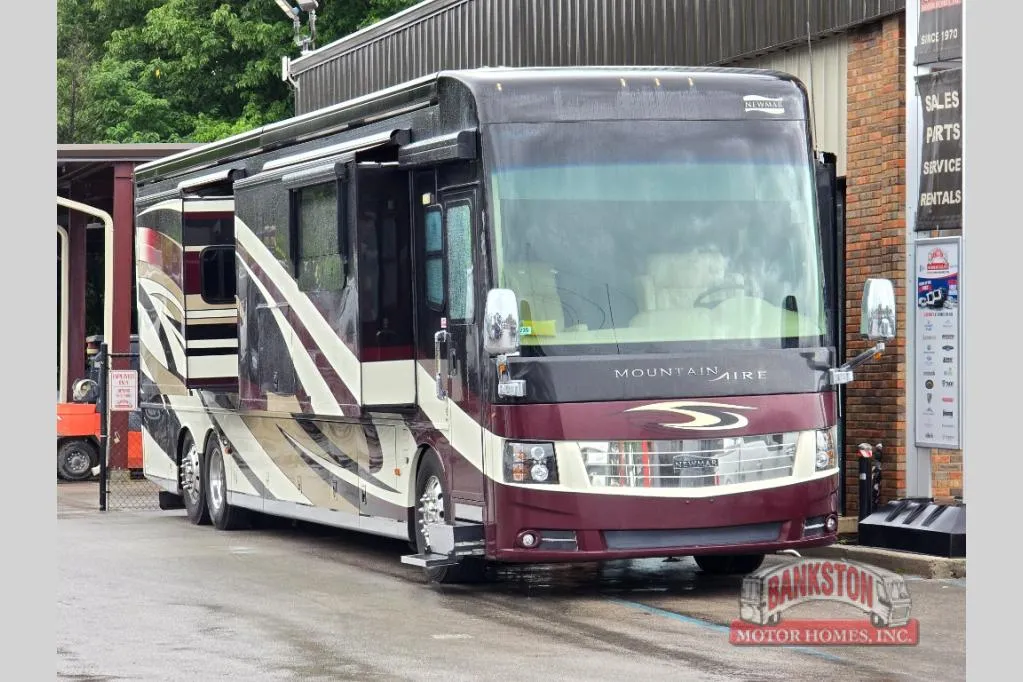 2017 Newmar Mountain Aire 4519 - Main photo
