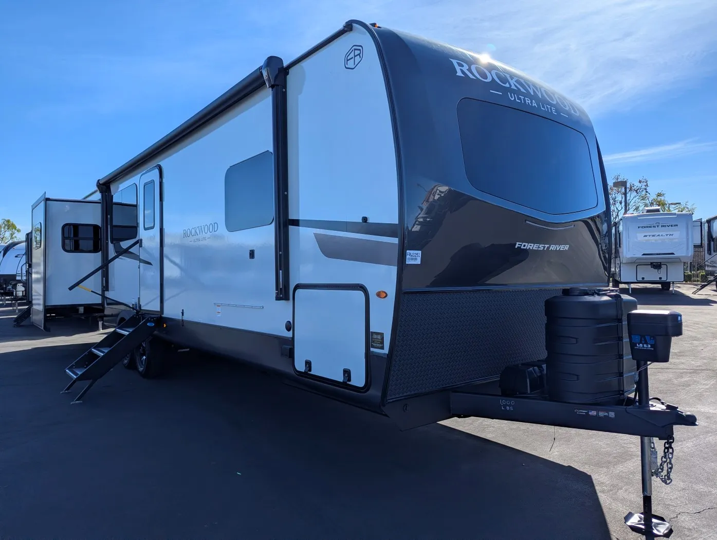 2026 Forest River Rockwood Ultra Lite 2908SRL - Photo 2