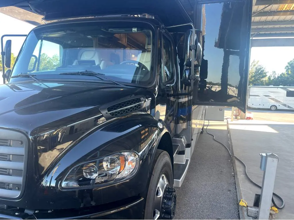 2026 Thor Motor Coach Pasadena 38FX - Photo 3