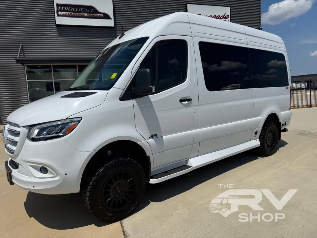 2025 Midwest Automotive Designs Luxe Cruiser D4, Photos photo 21