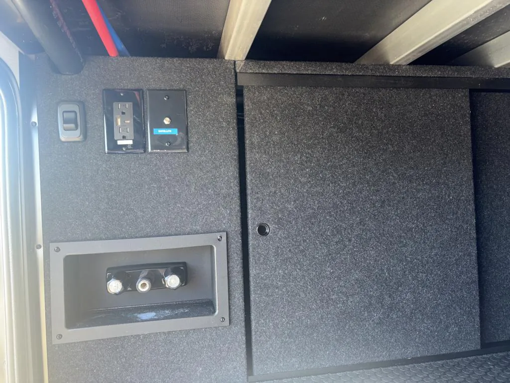 2026 Brinkley Model Z 3100, Photos photo 9