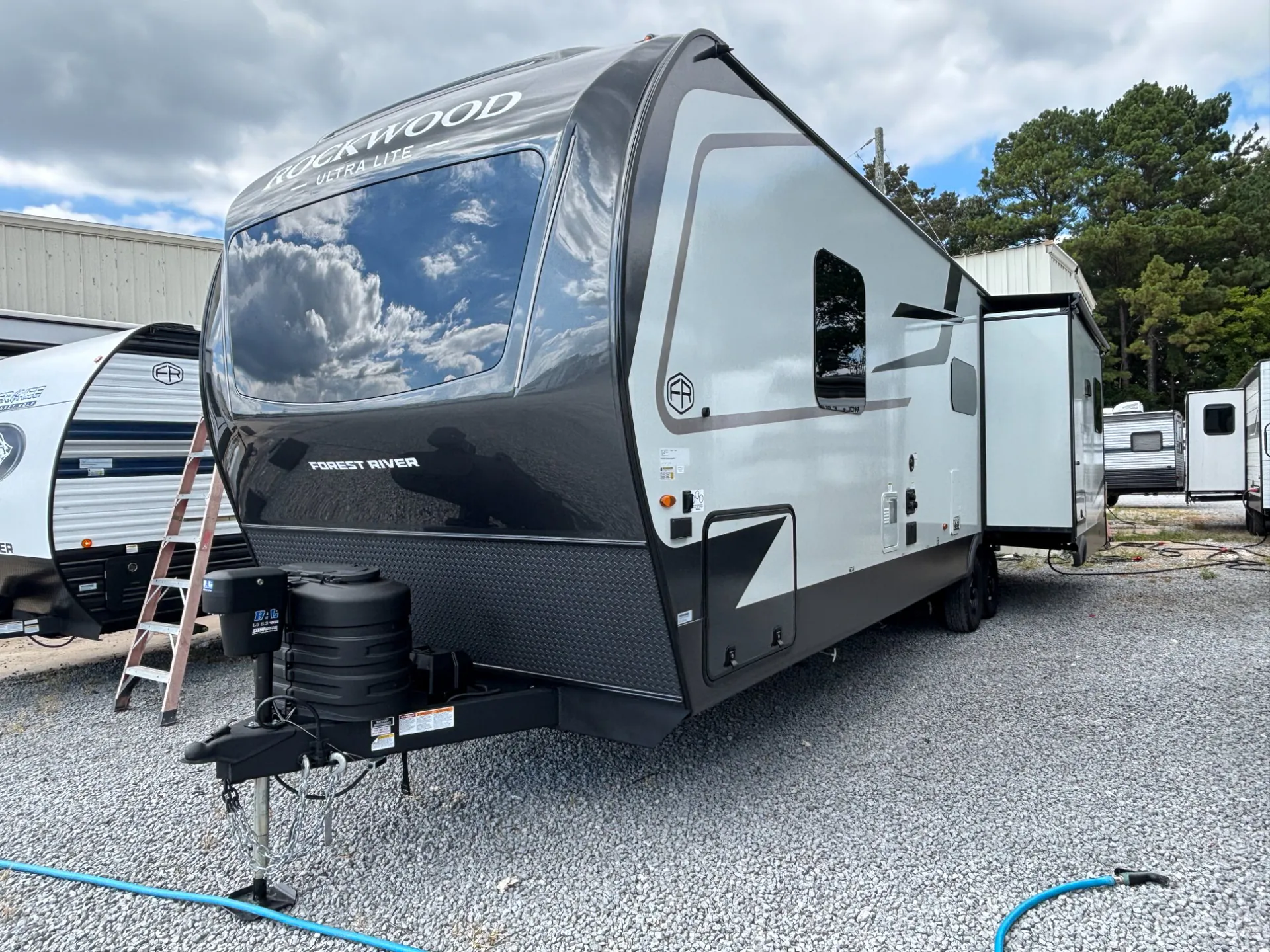 2027 Forest River Rockwood Ultra Lite 2921RL - Photo 4