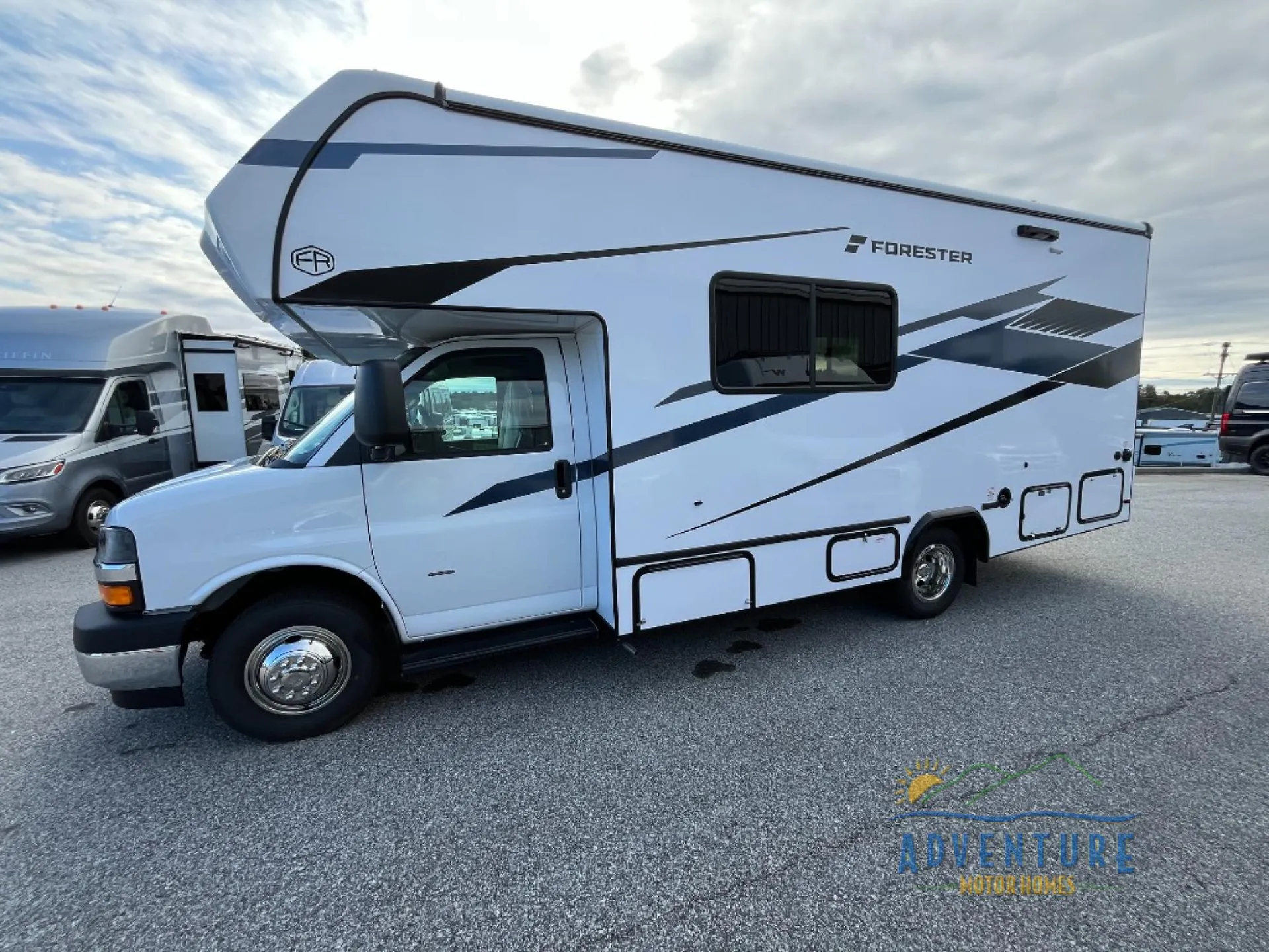 2026 Forest River Forester LE 2151SLE CHEVY - Photo 2