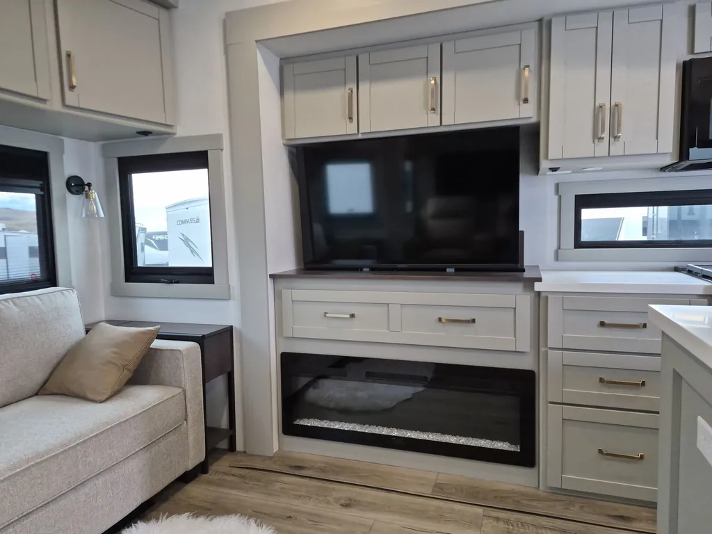 2026 Brinkley Model Z 3600, Photos photo 19