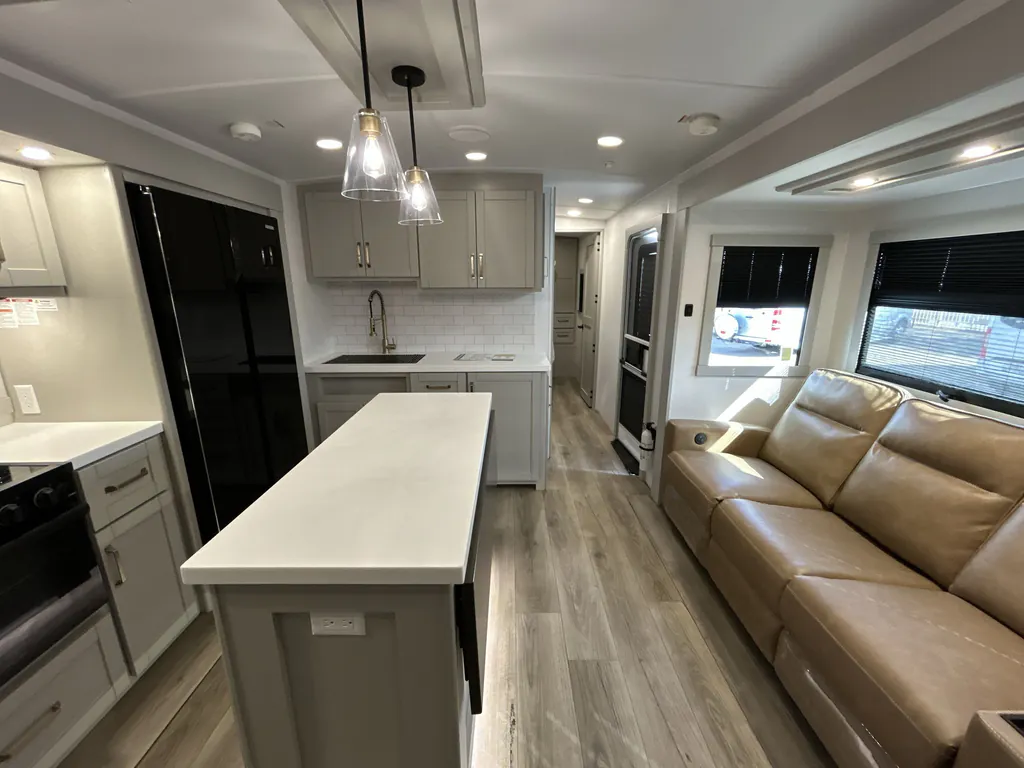 2025 Brinkley Model Z AIR 295, Photos photo 3