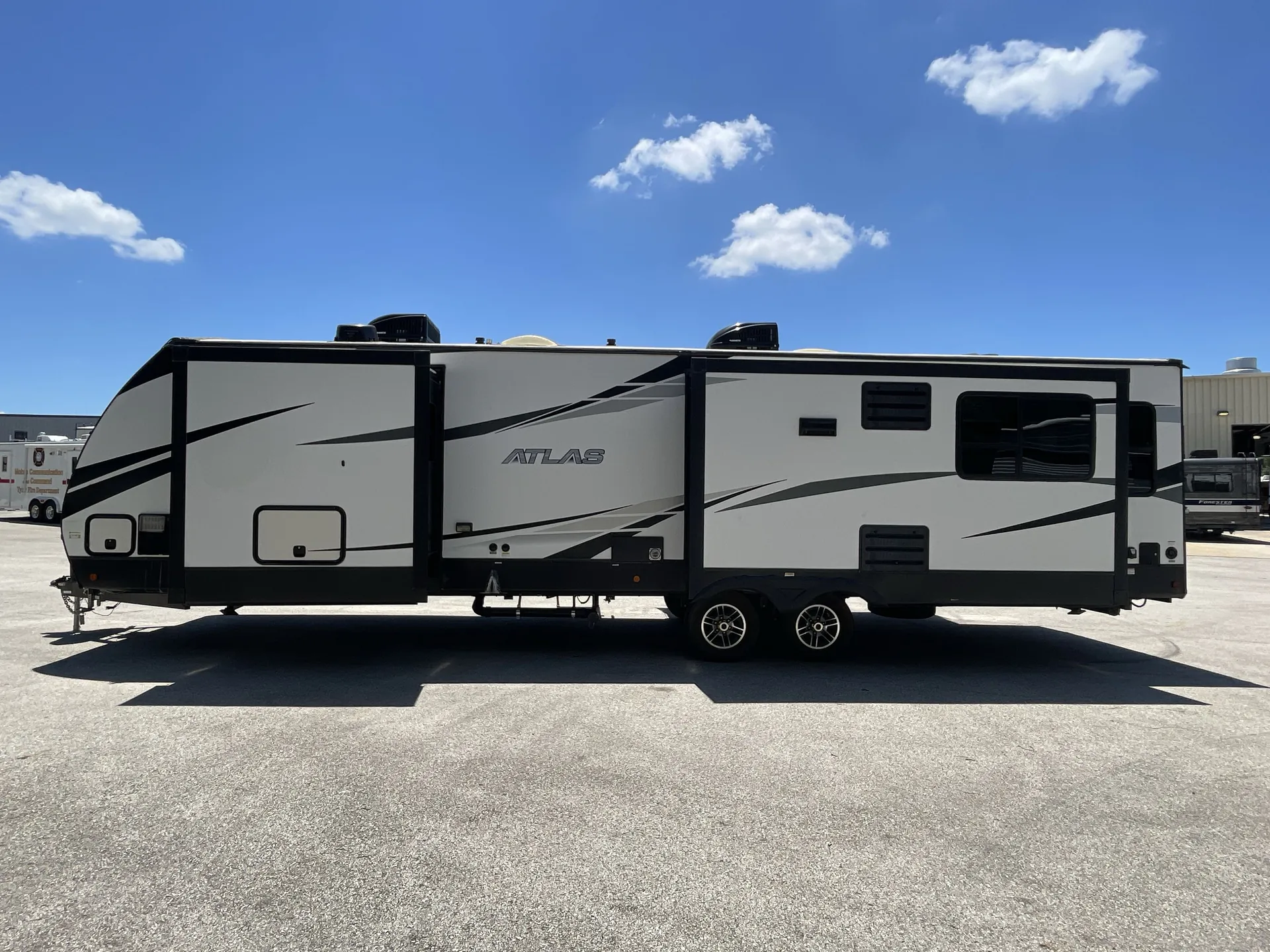 2020 Dutchmen Atlas 3302RL dealer photo 6 from Camping World