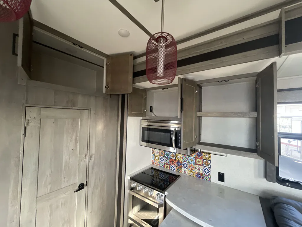 2021 Keystone Raptor 413, Photos photo 12
