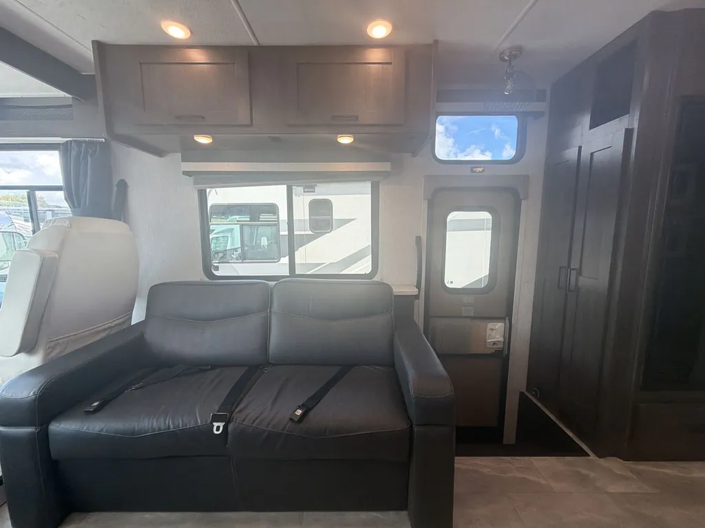 2024 Coachmen Pursuit 31BH, Photos photo 17