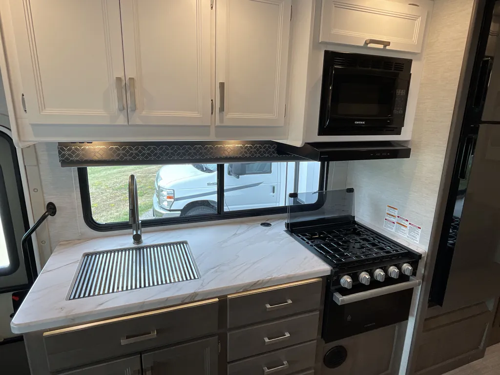 2025 Thor Motor Coach Freedom Elite 27HE, Photos photo 11