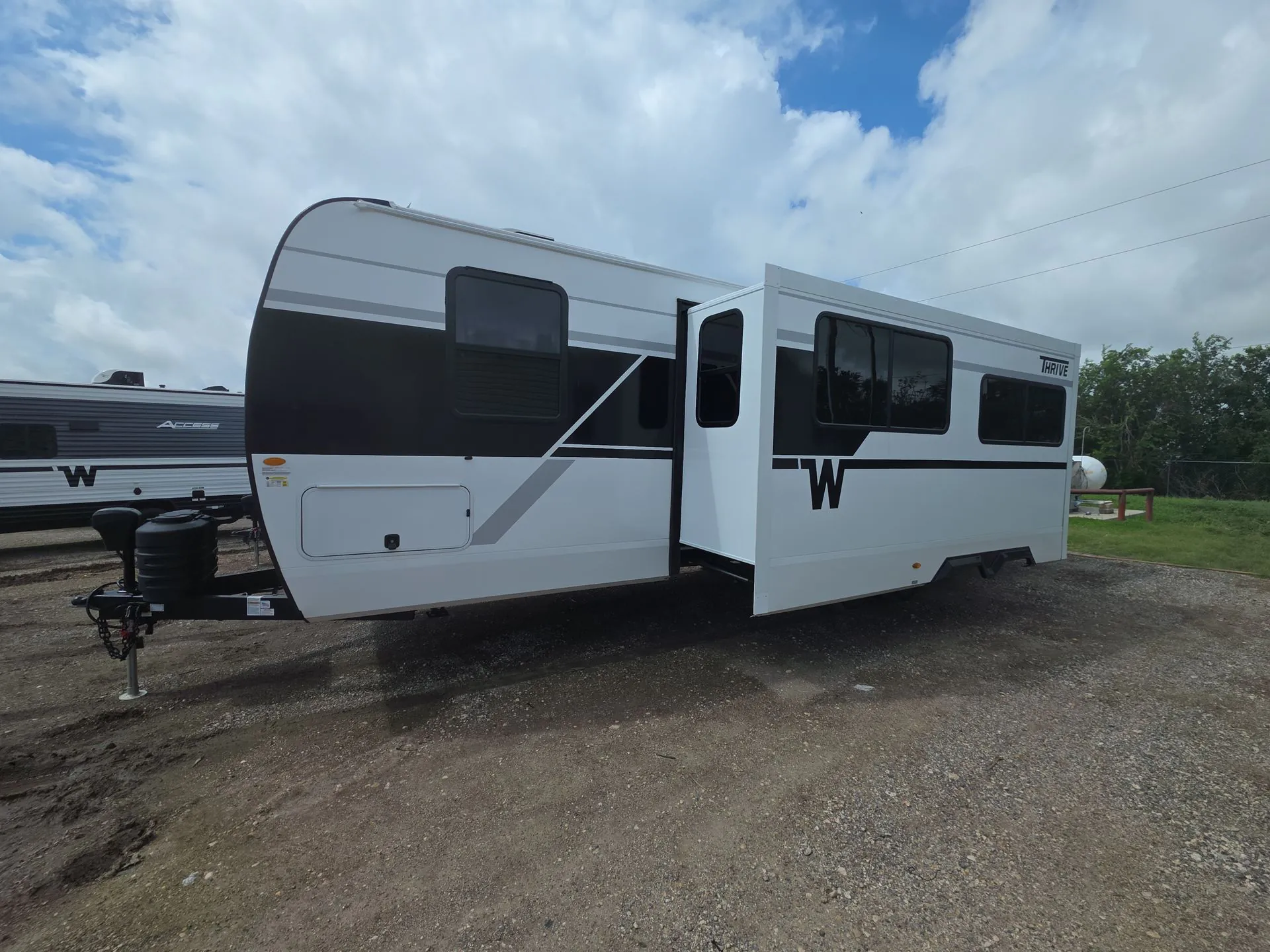 2026 Winnebago Thrive 28BHS - Photo 3