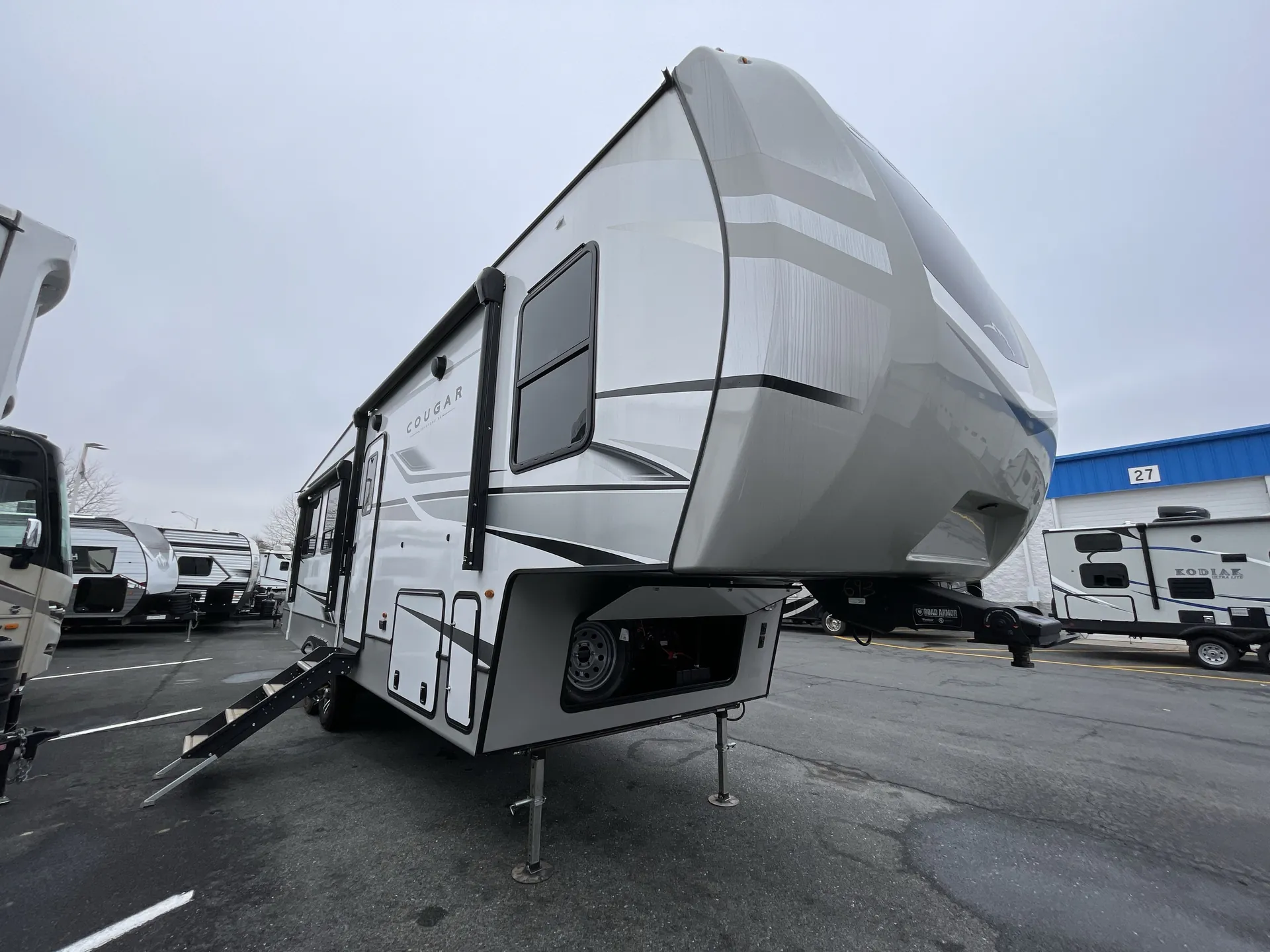 2023 Keystone Cougar 290RLS - Photo 2