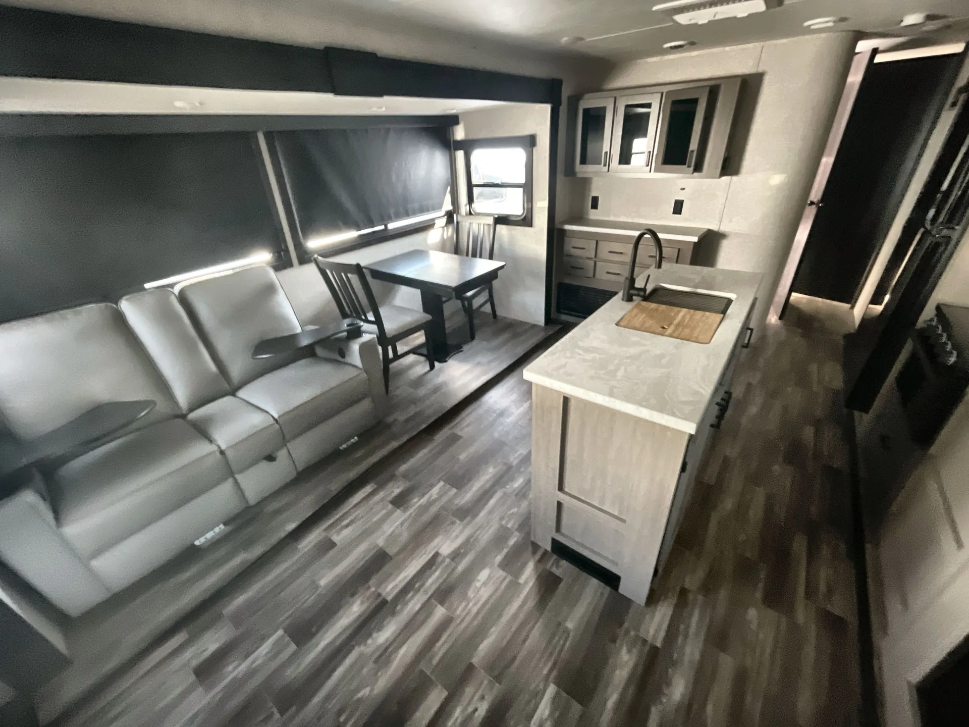 2024 Starcraft GSL 275RLS — living area main