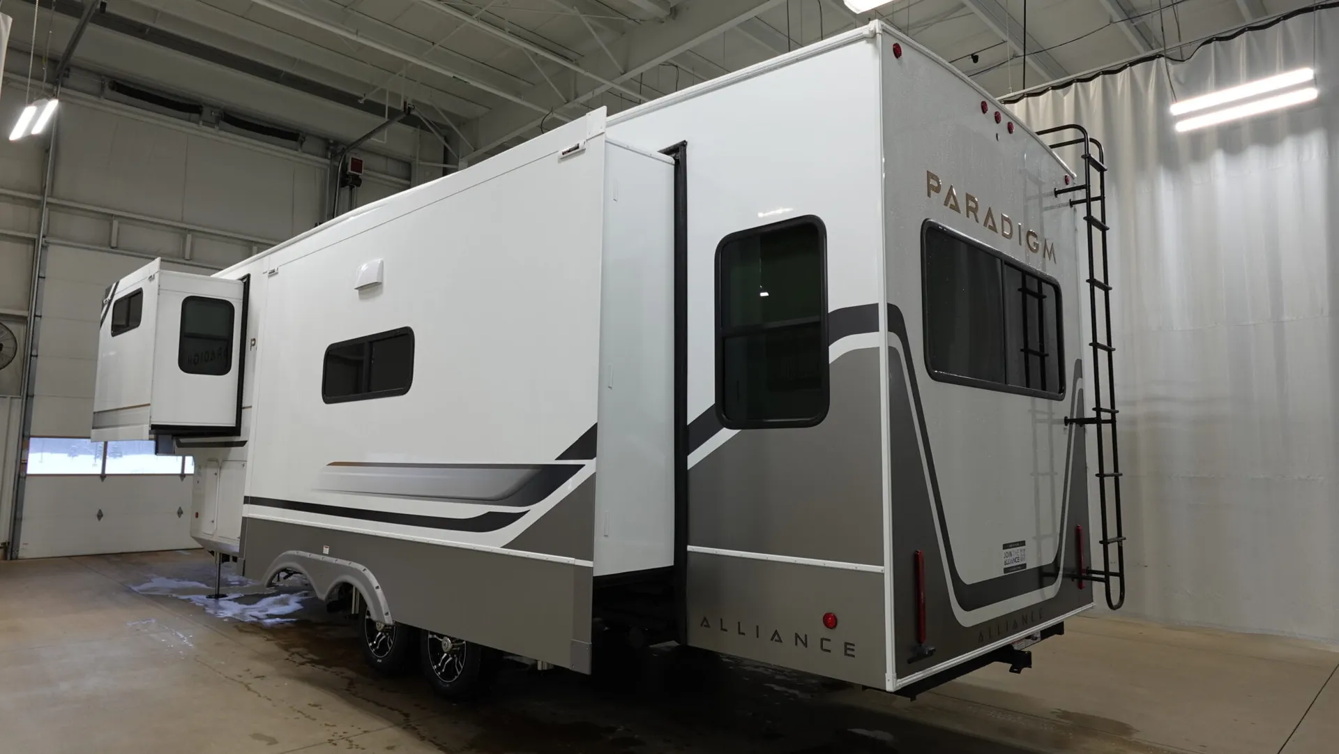 2026 Alliance RV Paradigm 310RL - Photo 4
