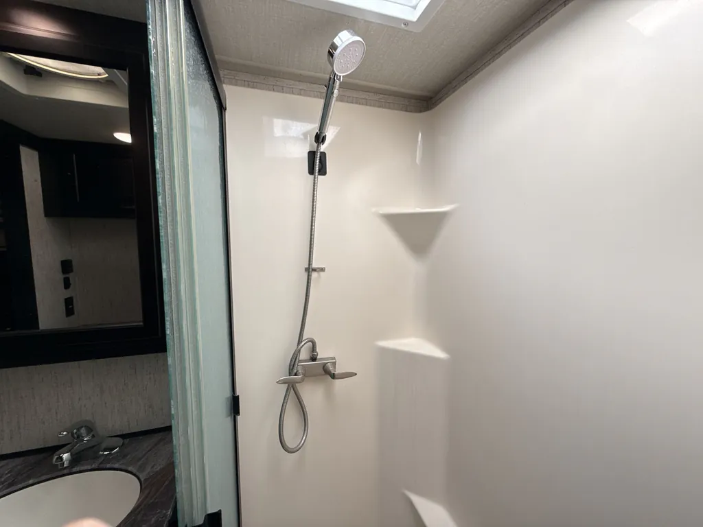 2018 Grand Design Momentum 376TH, Photos photo 24