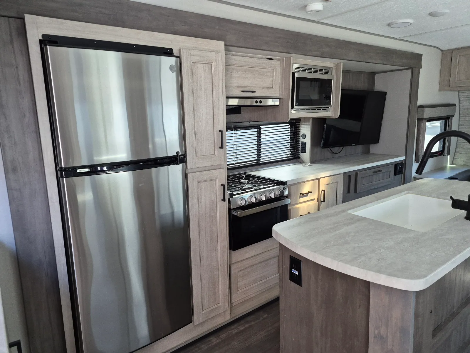 2024 Forest River Aurora 28FDS — Photo 5